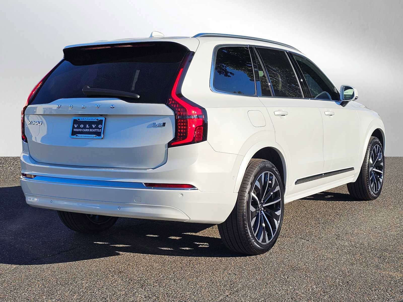 New 2026 Volvo XC90 B6 Plus w/ Protection Package Premier image 7