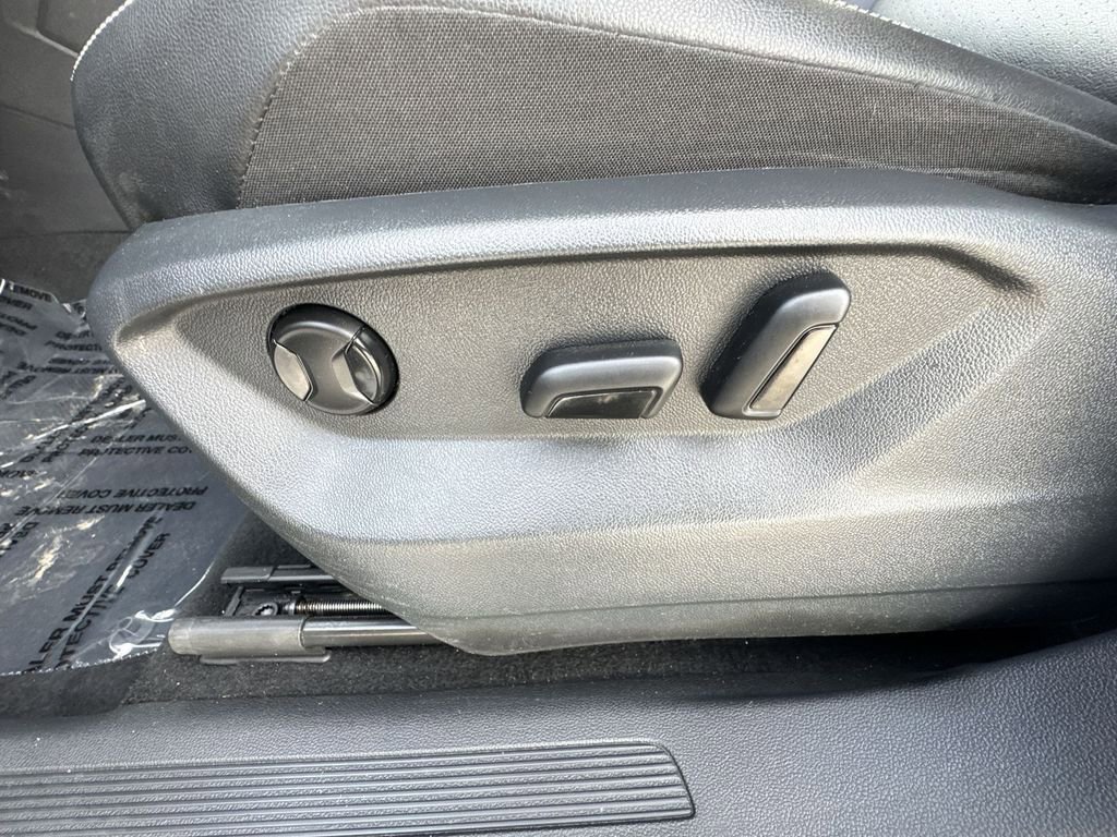 Used 2021 Volkswagen Tiguan SE image 14