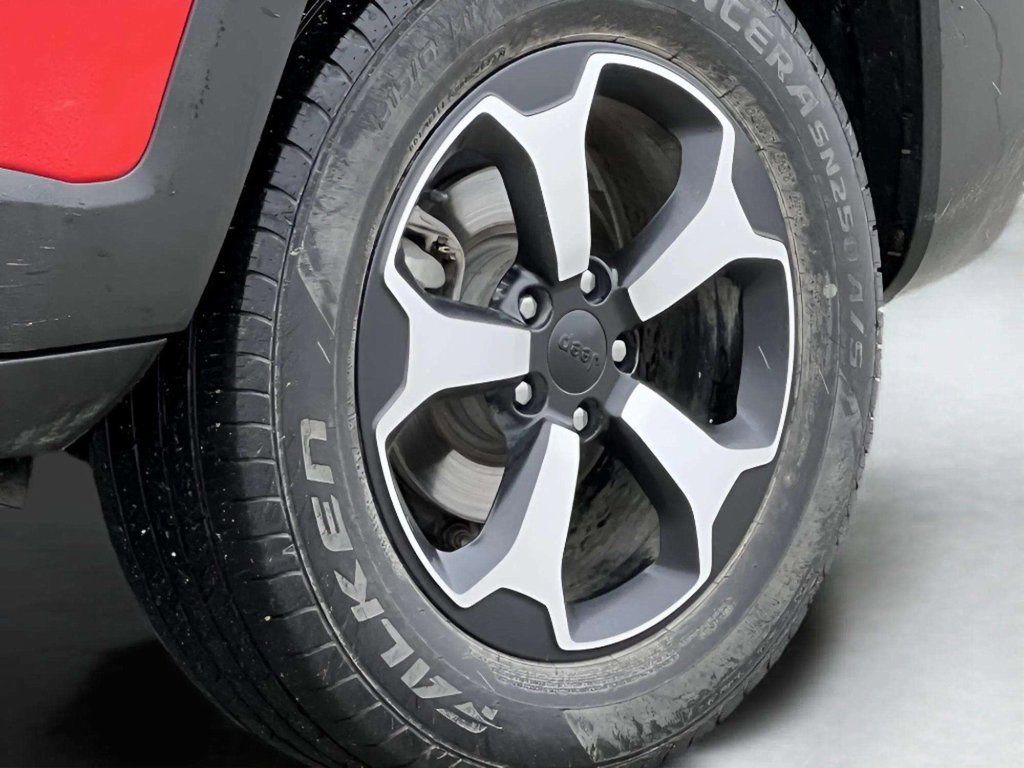 Used 2019 Jeep Renegade Trailhawk w/ Cold Weather Group II AWD/4WD image 14