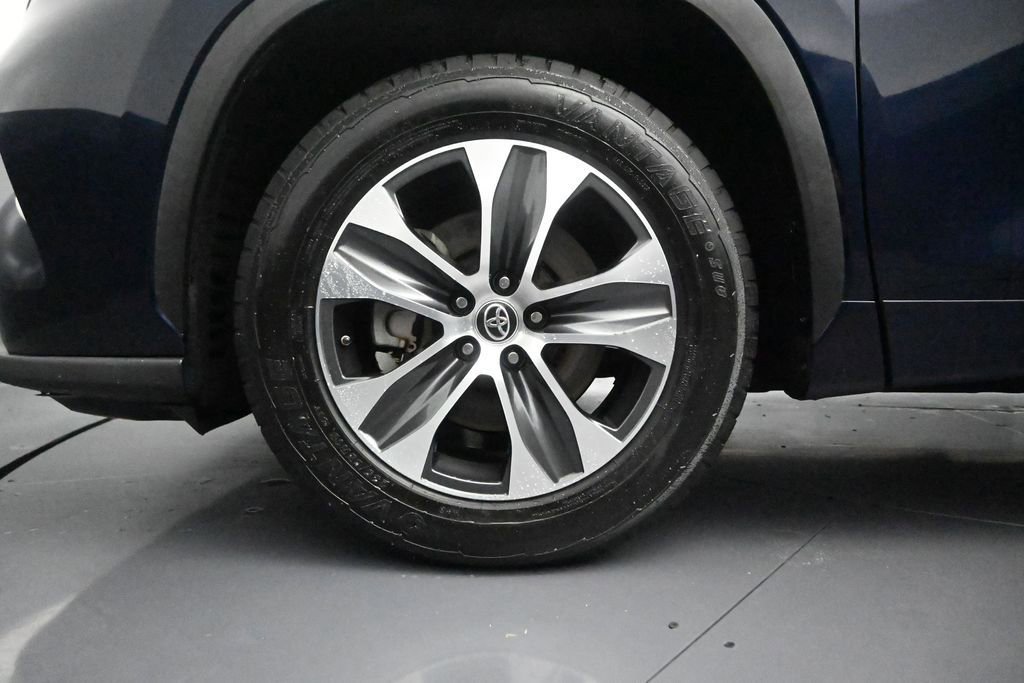 Used 2021 Toyota Highlander XLE FWD image 10