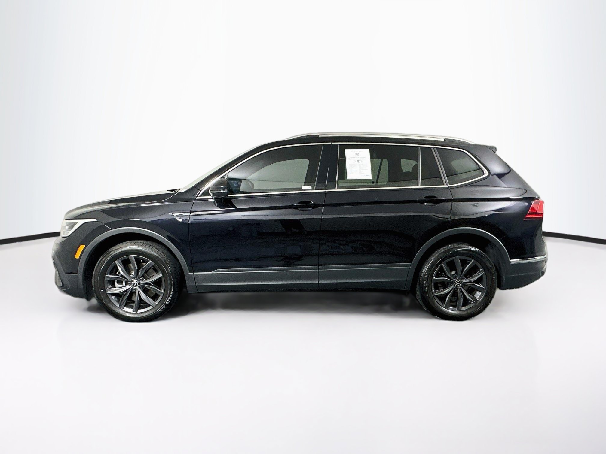 Used 2023 Volkswagen Tiguan SE FWD image 4
