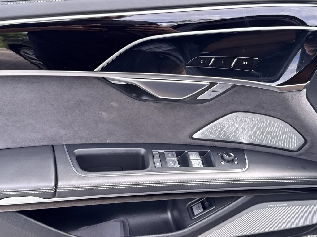 Used 2022 Audi S8 AWD/4WD image 15