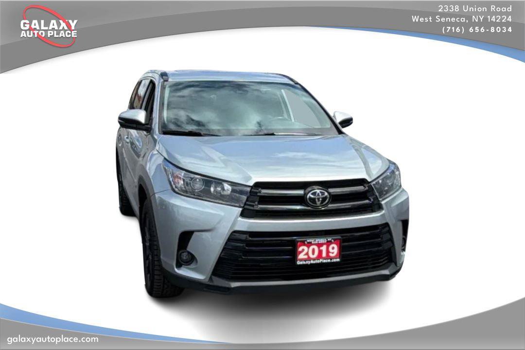 Used 2019 Toyota Highlander SE AWD/4WD image 3