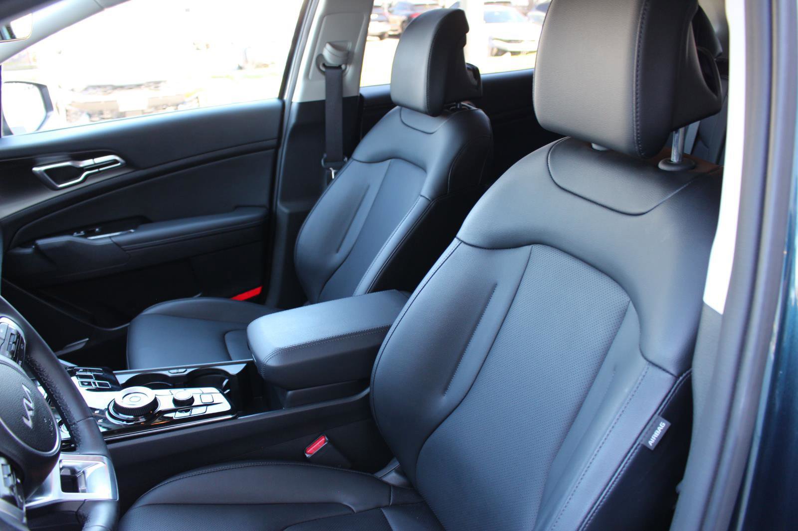 Used 2025 Kia Sportage EX image 17