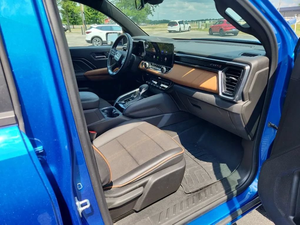 Used 2024 GMC Canyon AT4 w/ Technology Package AWD/4WD image 7