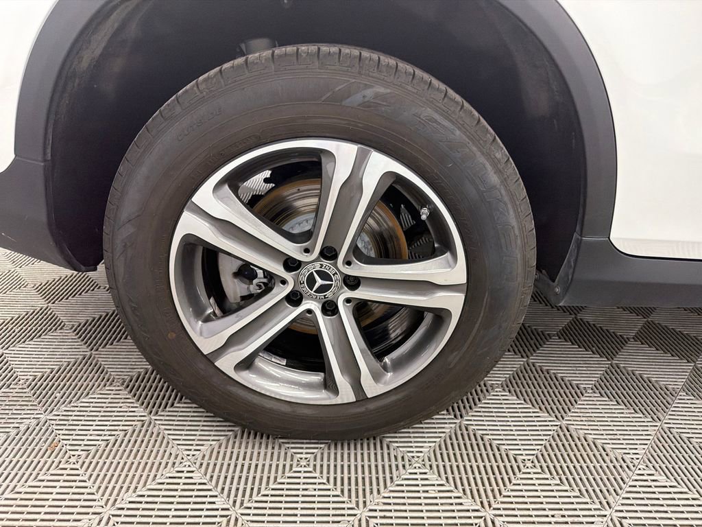 Used 2019 Mercedes-Benz GLC 300 w/ Premium Package image 19