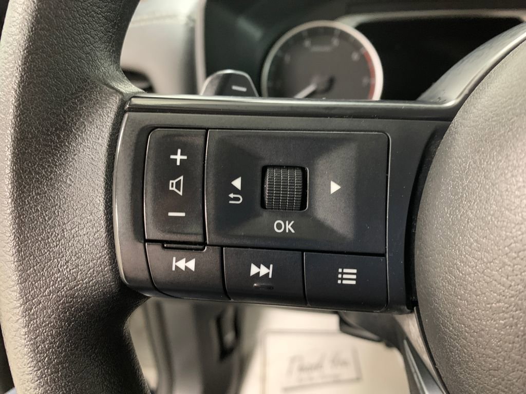 Used 2023 Nissan Rogue S image 21