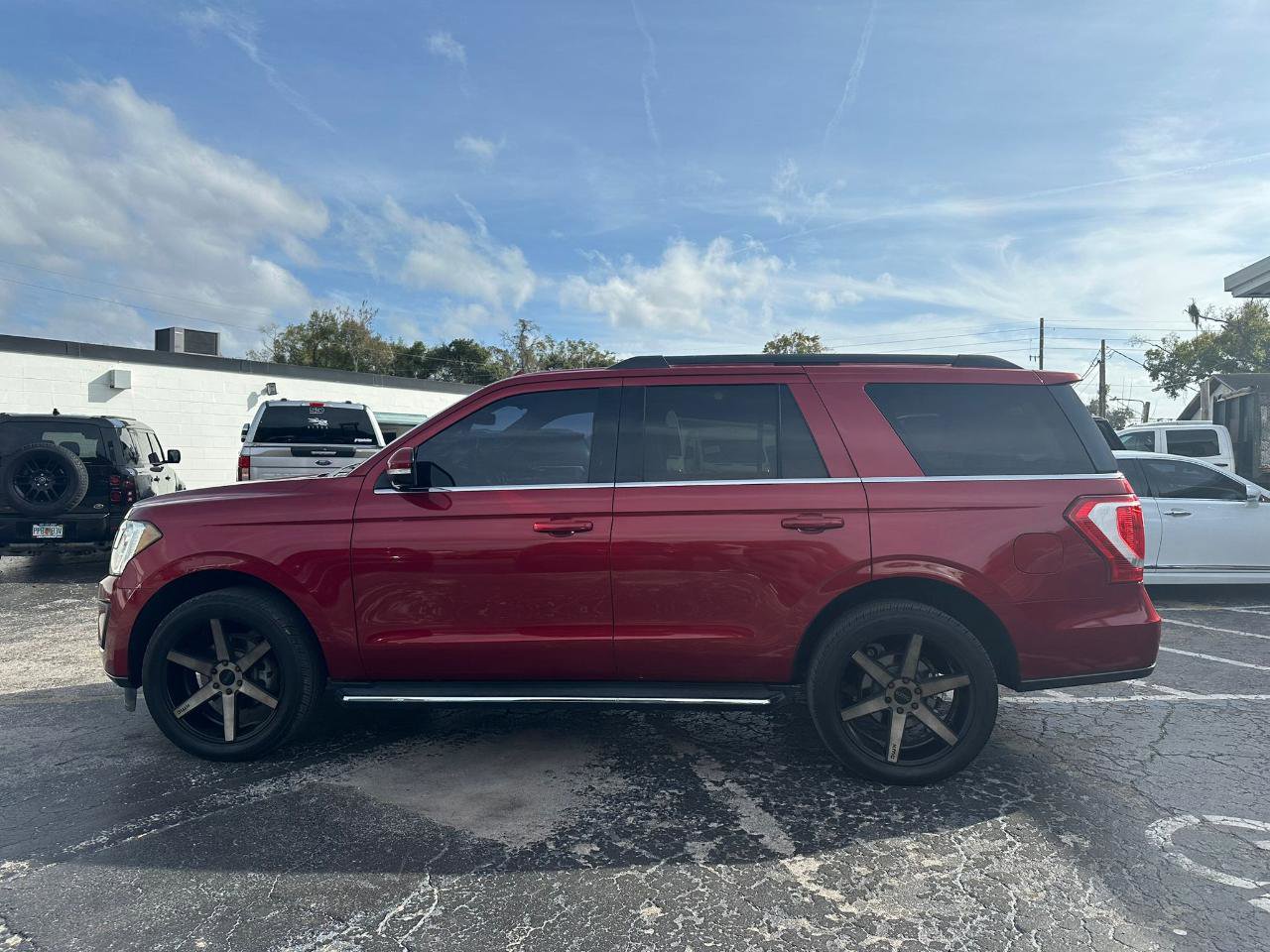 Used 2018 Ford Expedition XLT w/ Equipment Group 202A RWD image 4