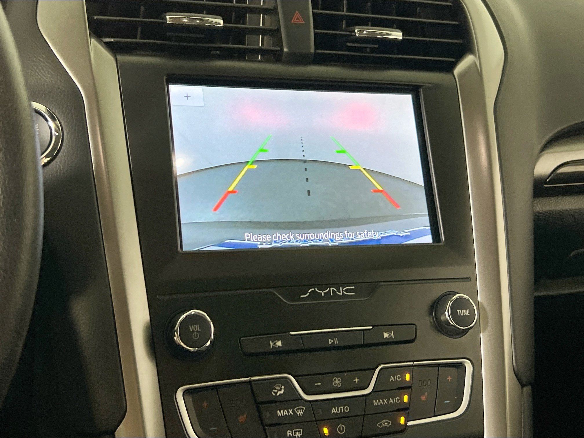 Used 2020 Ford Fusion SEL FWD image 14