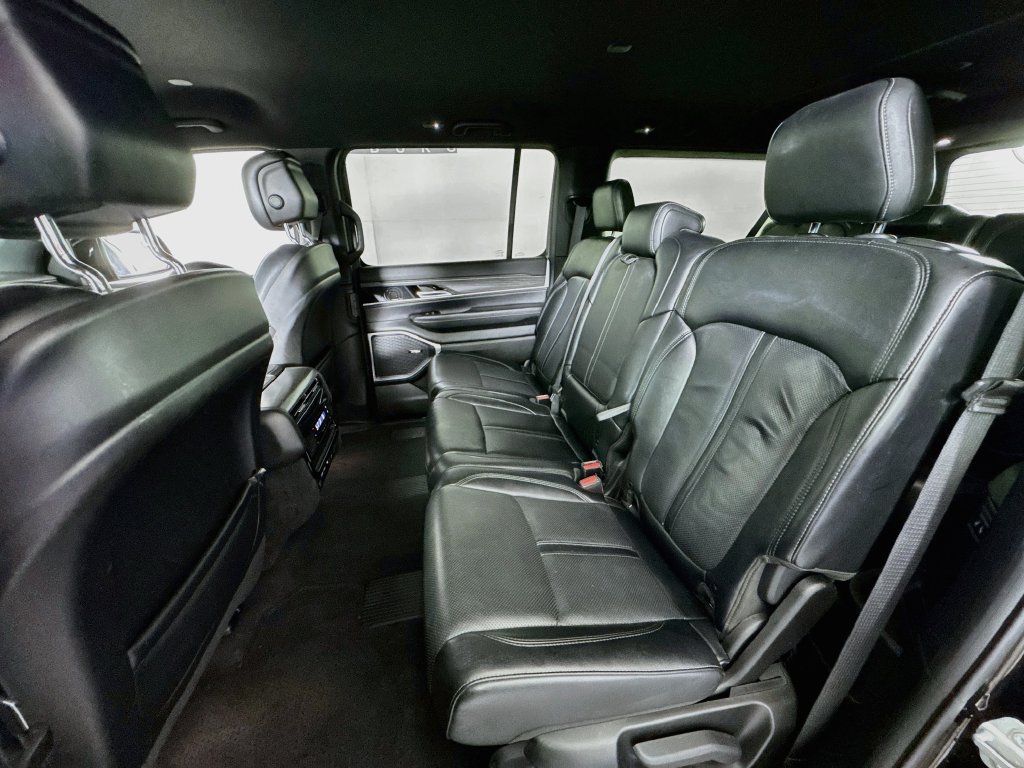 Used 2024 Jeep Wagoneer L Series III w/ Flexible Seating Group AWD/4WD image 25