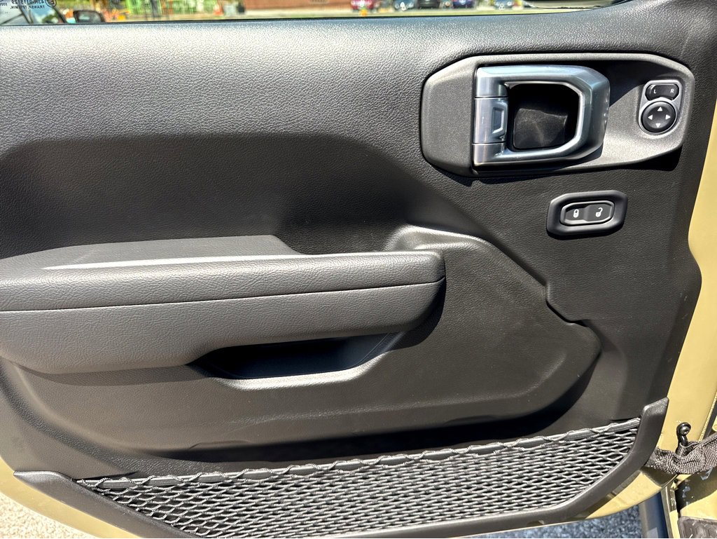 Certified 2025 Jeep Gladiator Rubicon w/ Convenience Group image 12