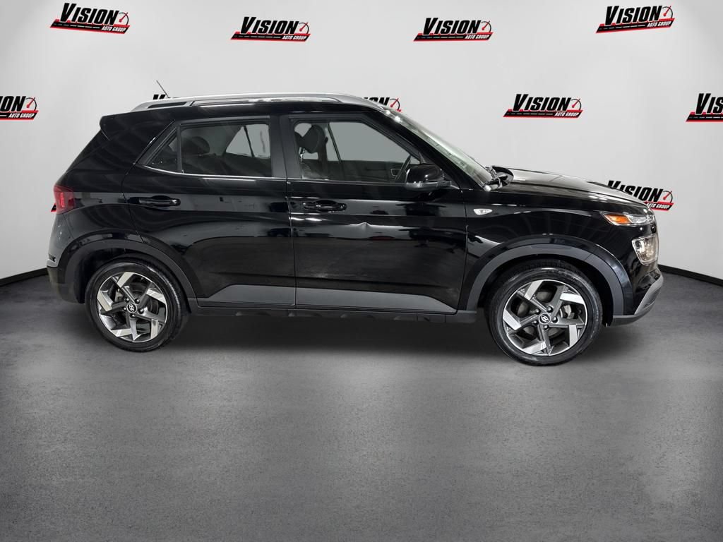 Used 2023 Hyundai Venue SEL w/ Cargo Package FWD image 4