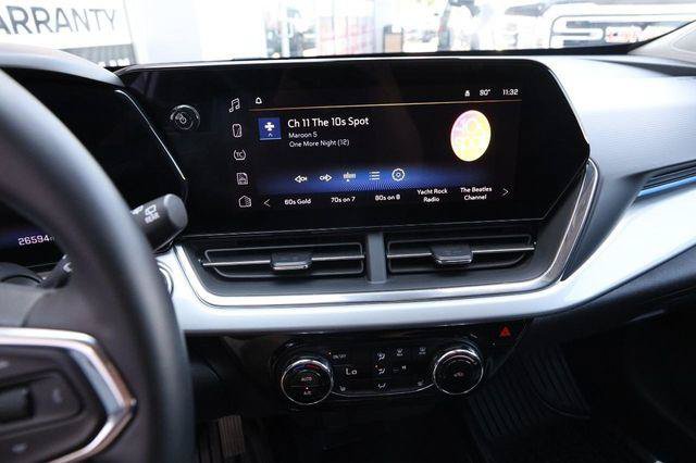 Used 2025 Chevrolet Trax LT w/ LT Convenience Package FWD image 14