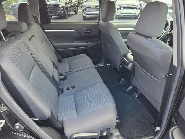 Used 2019 Toyota Highlander LE FWD image 17