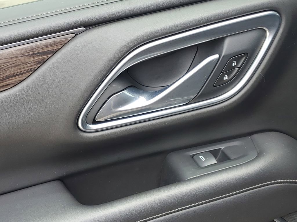 Used 2021 Chevrolet Suburban LT image 16