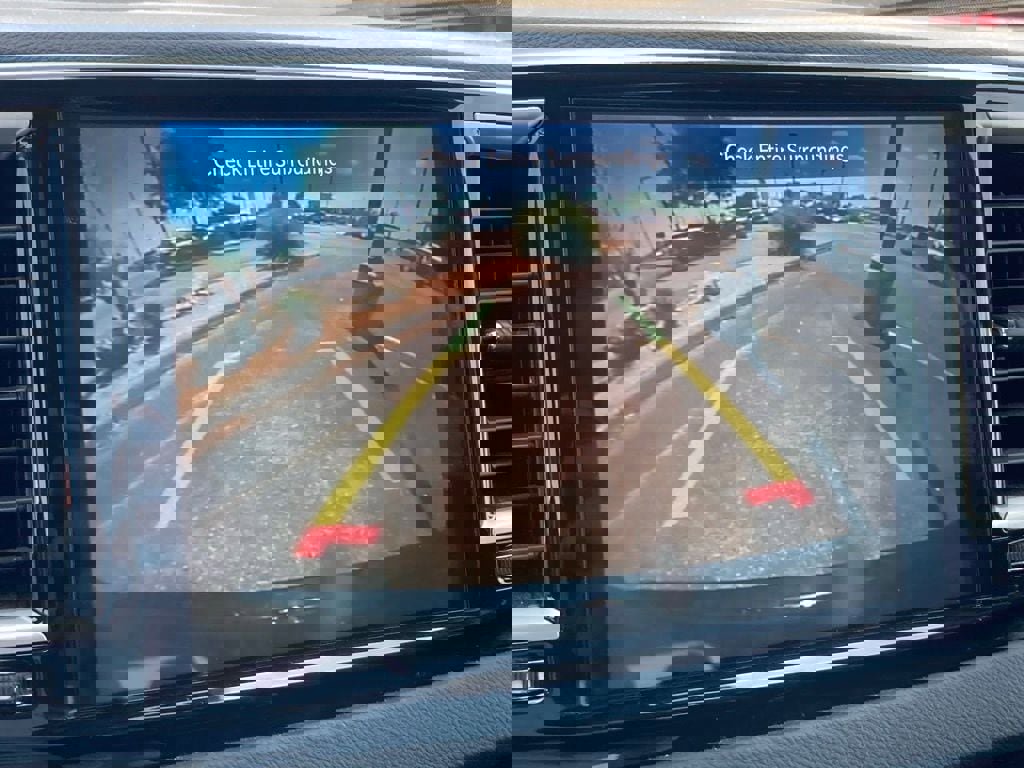 Used 2024 Chrysler Pacifica Touring-L image 21