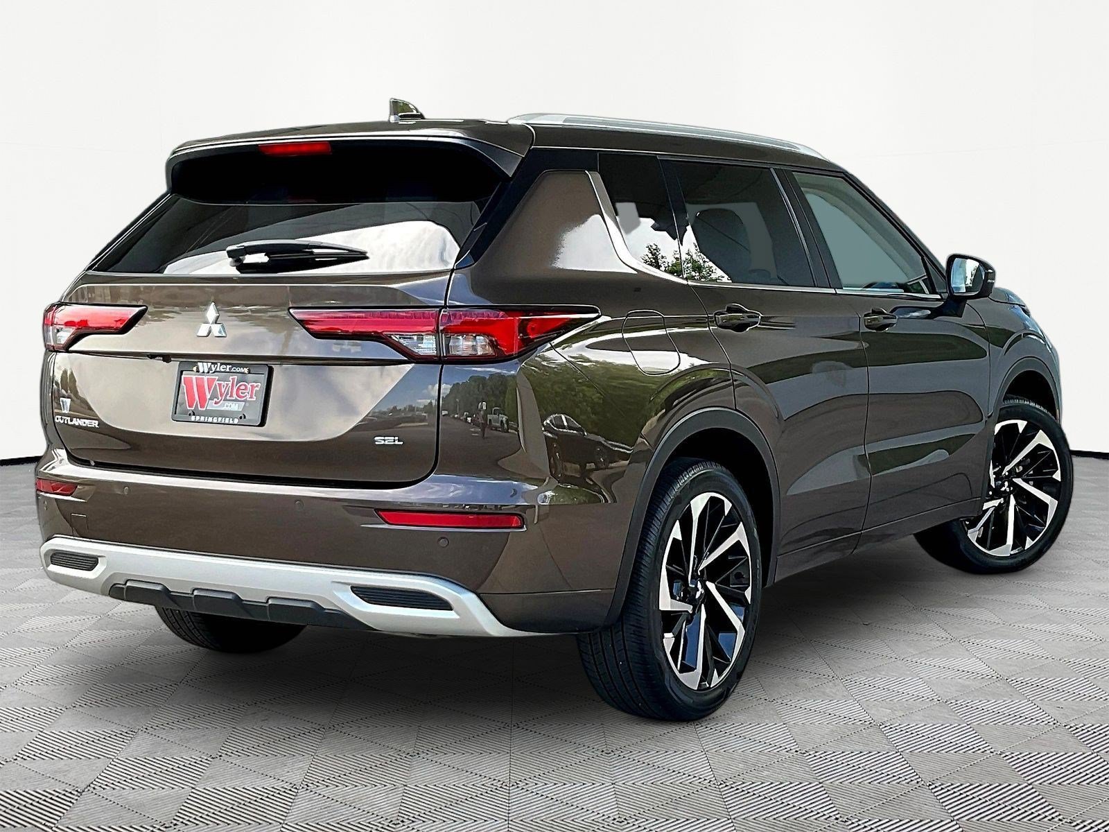 Used 2023 Mitsubishi Outlander SEL FWD image 6