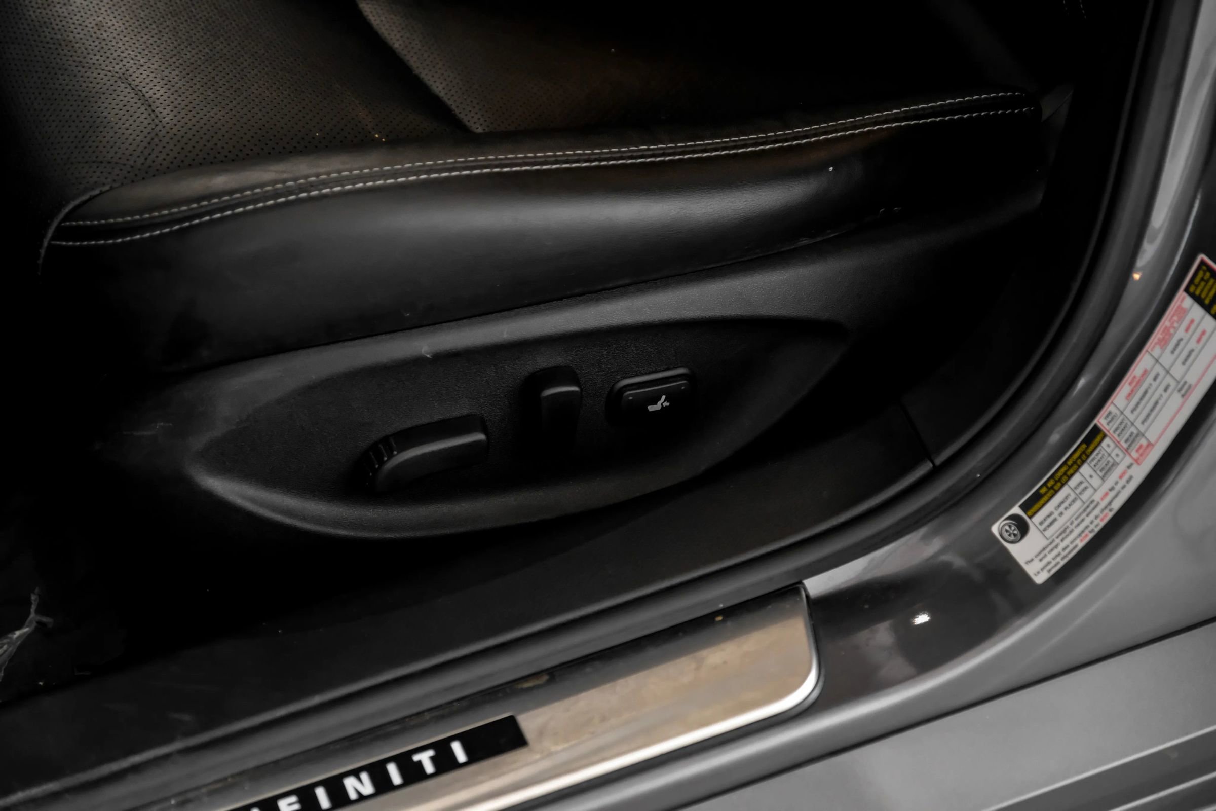 Used 2017 INFINITI Q50 3.0t Premium w/ Driver Assistance Package image 28