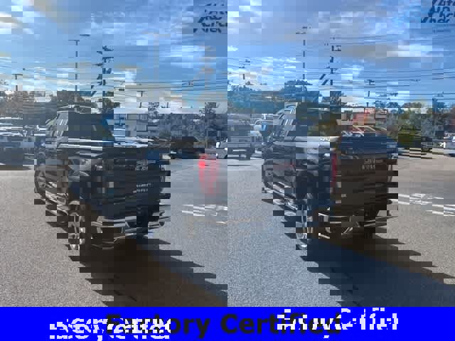 Certified 2022 GMC Sierra 1500 SLE w/ Preferred Package image 5