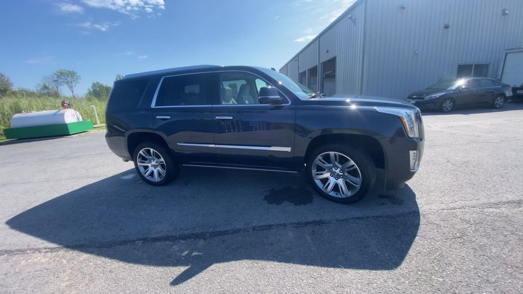 Certified 2020 Cadillac Escalade Premium Luxury AWD/4WD image 2