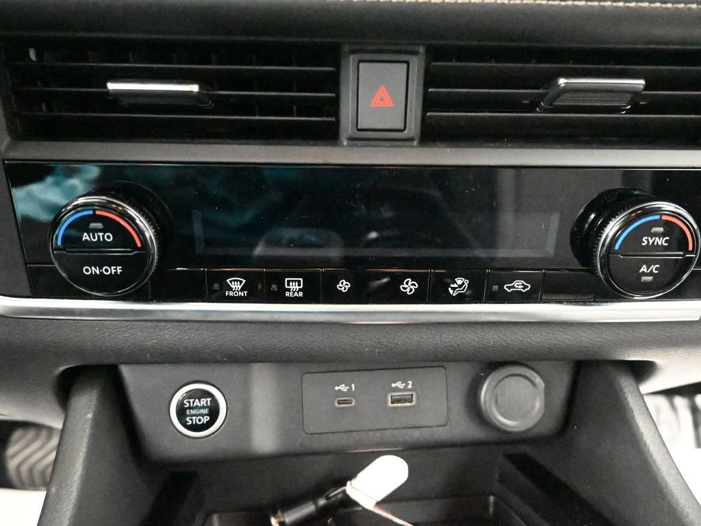 Used 2023 Nissan Rogue SV image 35