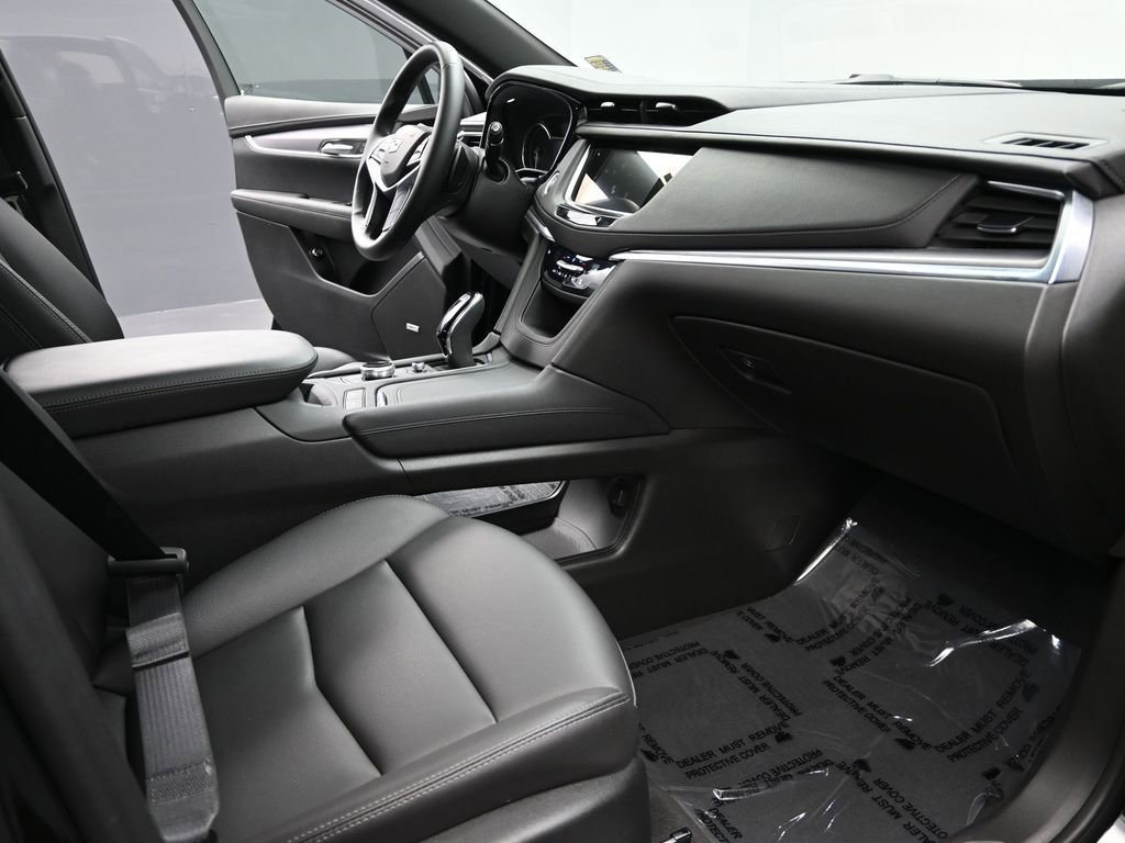 Certified 2025 Cadillac XT5 Luxury w/ LPO, Floor Liner Package AWD/4WD image 22