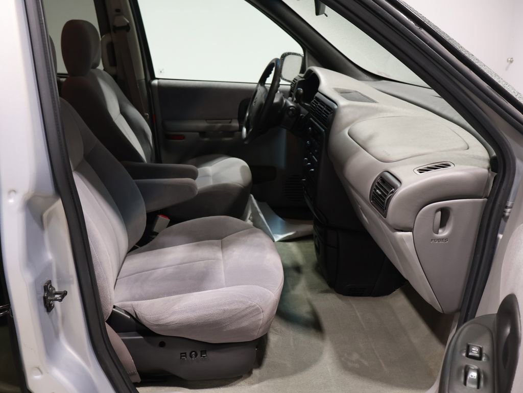 Used 2000 Oldsmobile Silhouette GL image 21