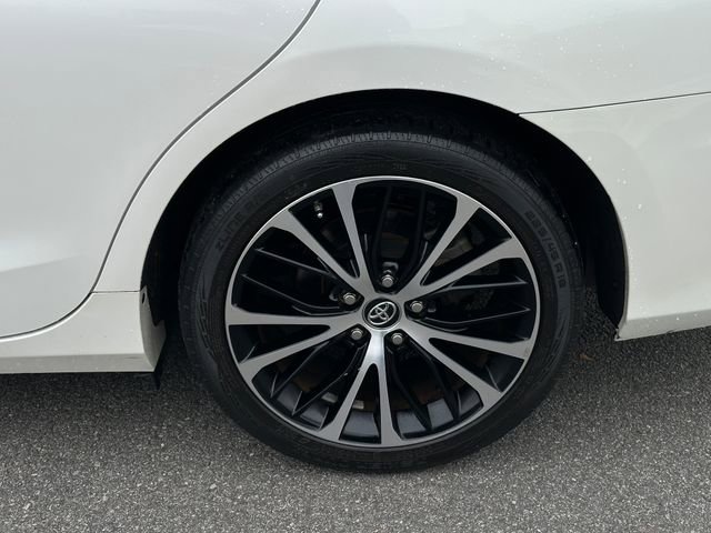 Used 2017 Toyota Camry XSE image 11