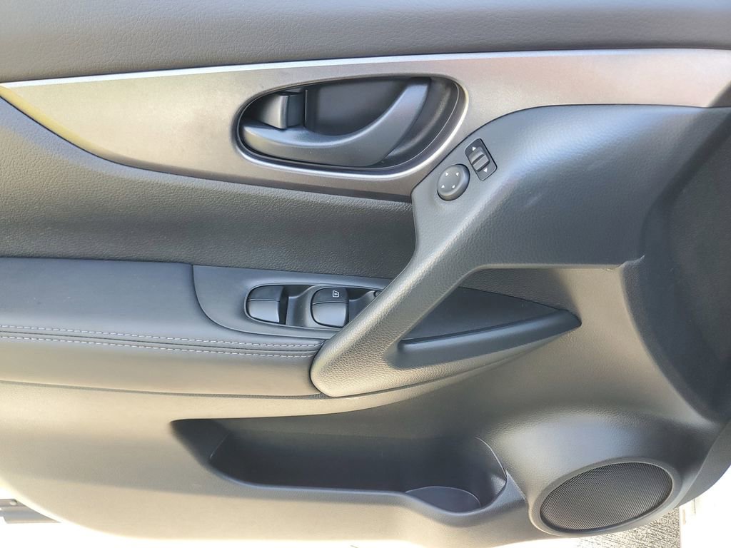 Used 2020 Nissan Rogue Sport S w/ Appearance Package FWD image 18