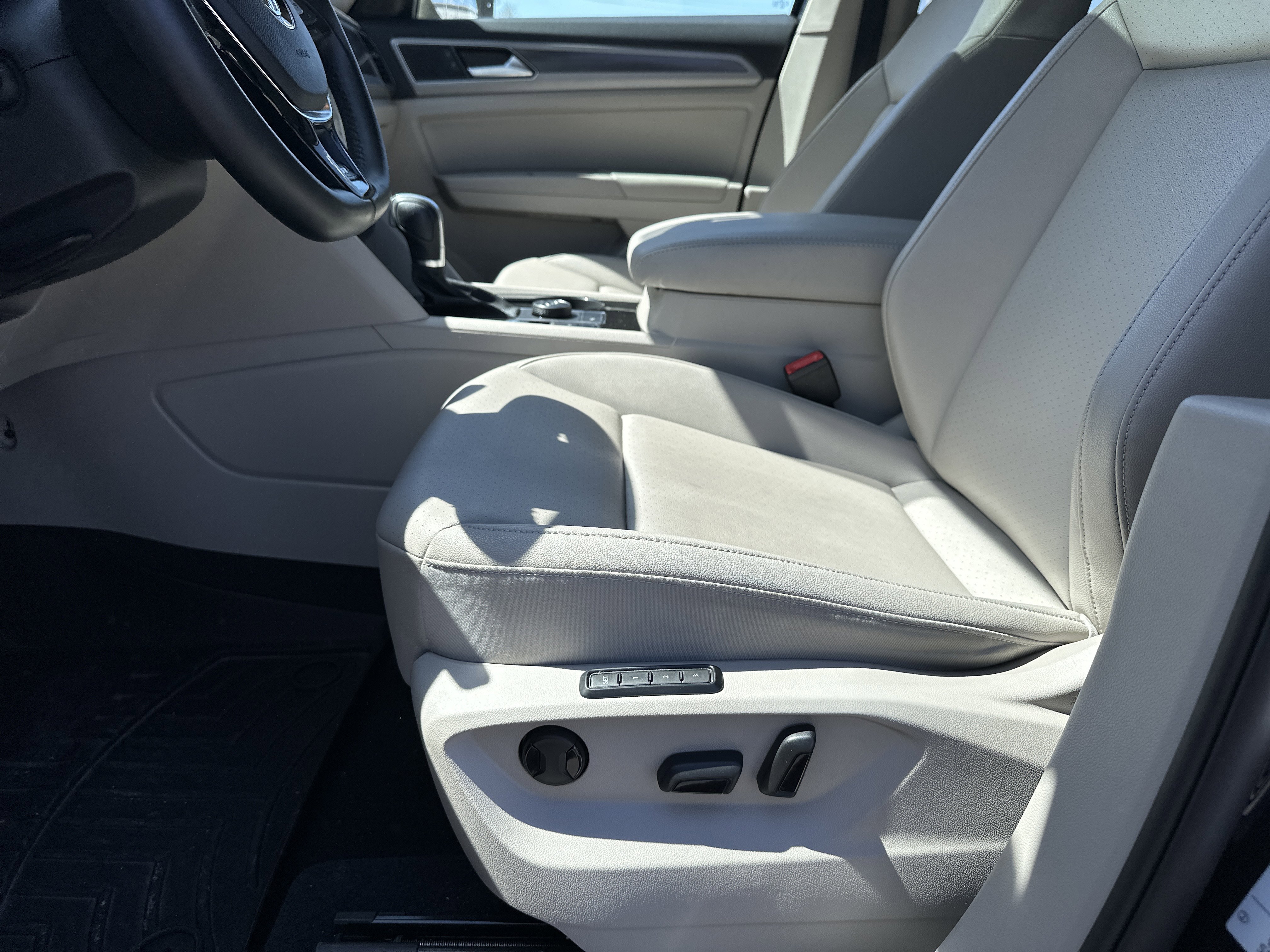 Used 2019 Volkswagen Atlas SEL R-Line image 11