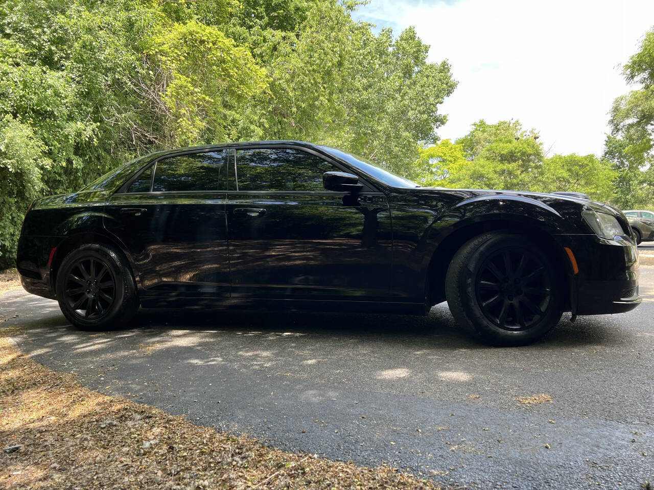 Used 2018 Chrysler 300 Touring L AWD/4WD image 11