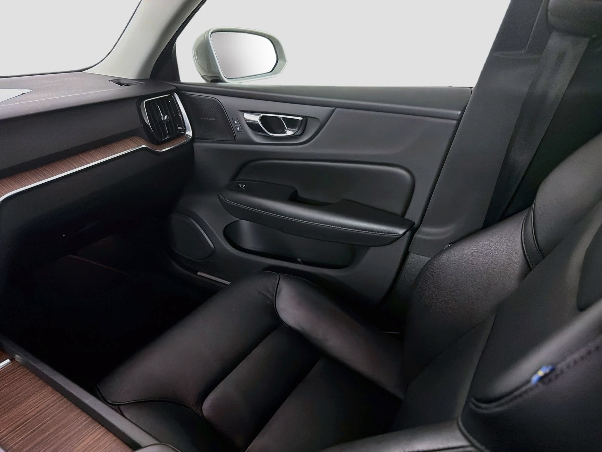 Used 2019 Volvo S60 T5 Momentum w/ Multimedia Package FWD image 26