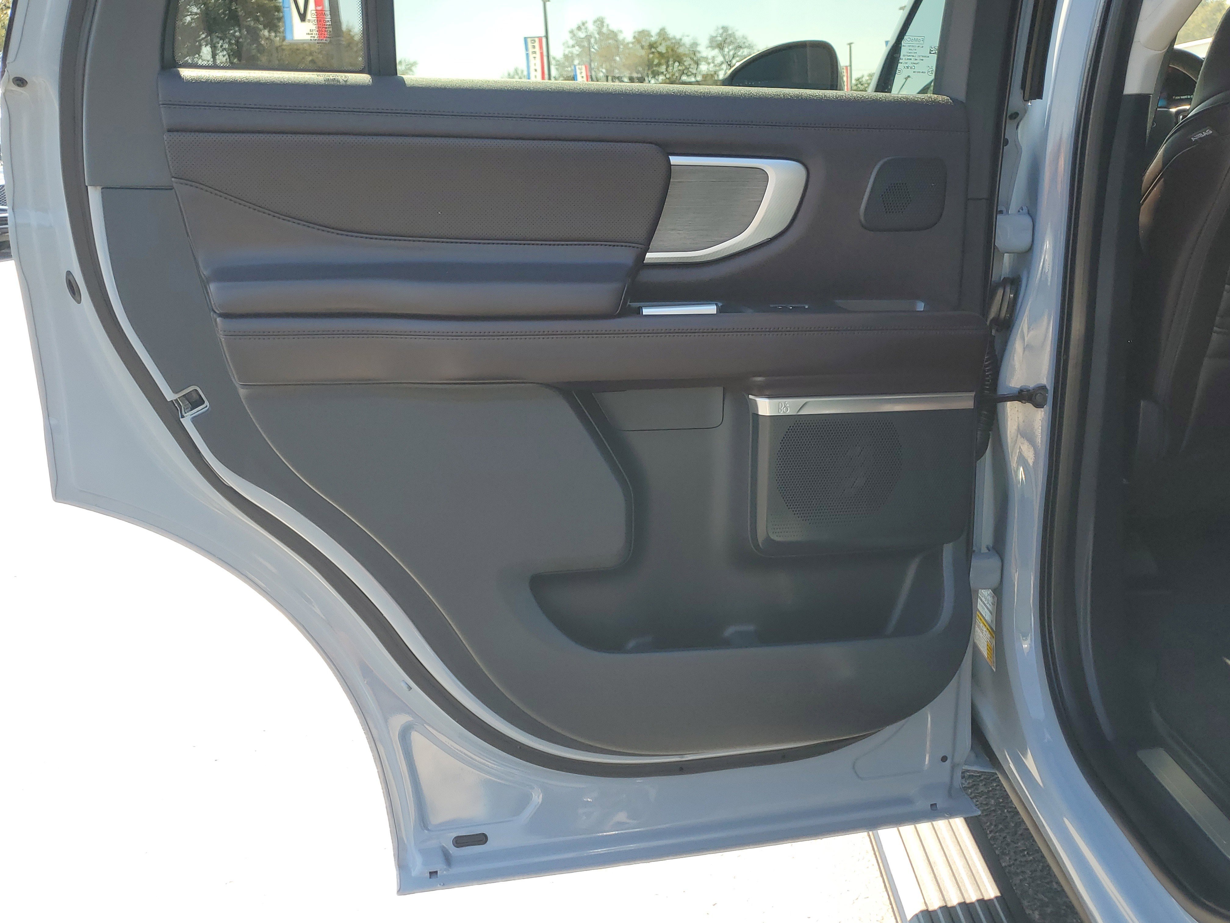 Certified 2025 Ford Expedition Platinum w/ Platinum Ultimate Package AWD/4WD image 12
