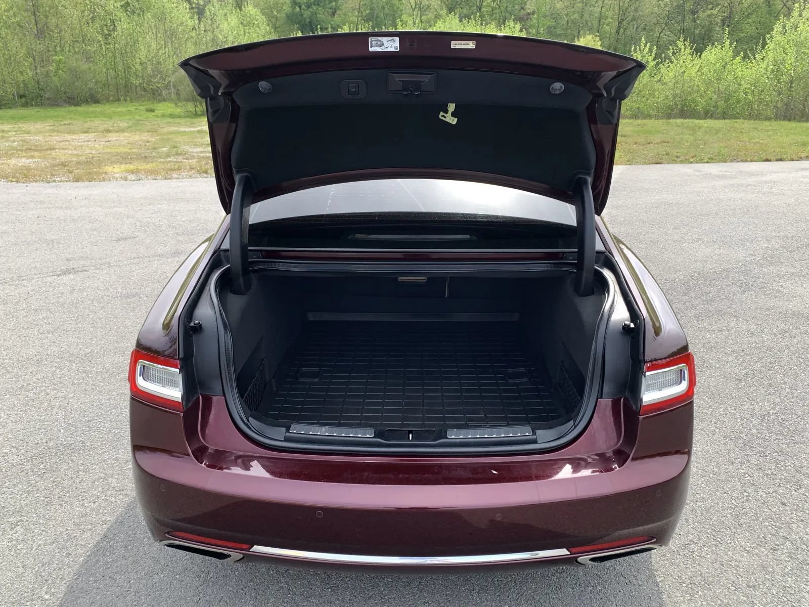 Used 2020 Lincoln Continental w/ Premium Package FWD image 9