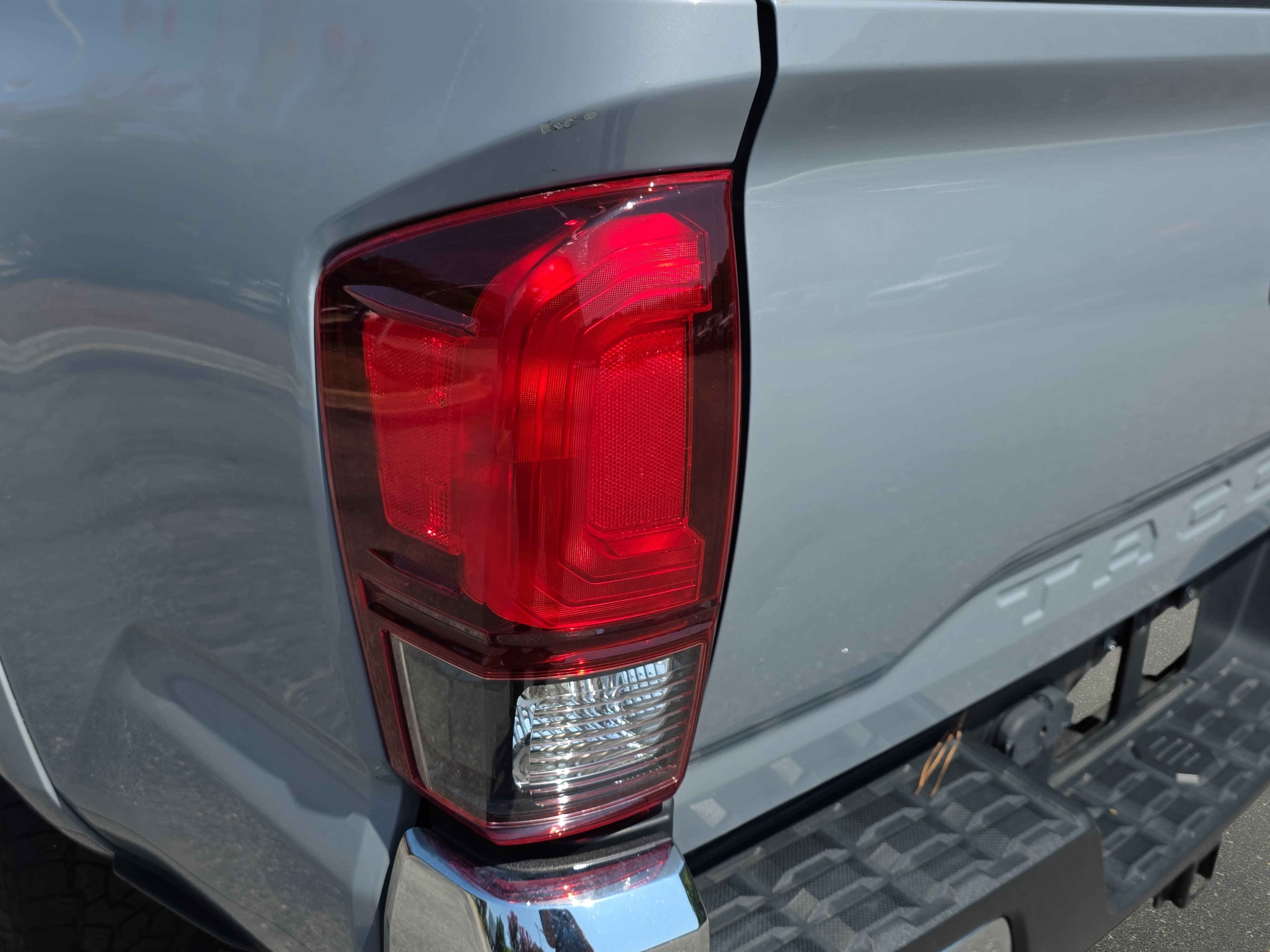 Used 2021 Toyota Tacoma SR5 AWD/4WD image 30