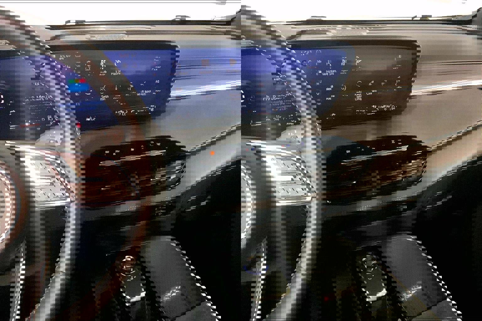 Used 2025 Buick Enclave Preferred AWD/4WD image 6