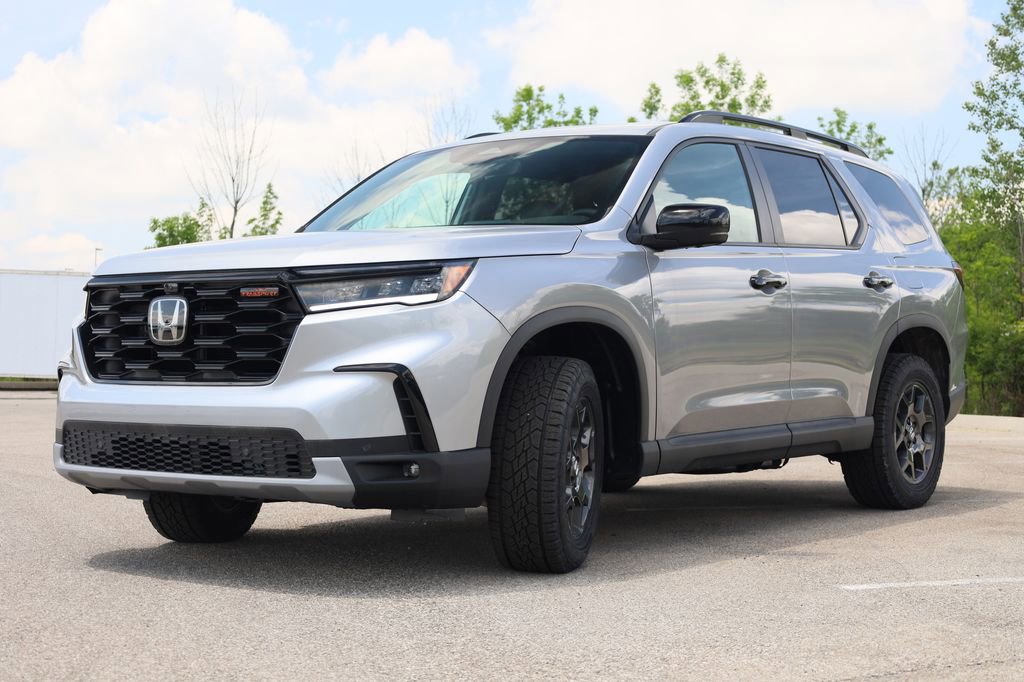 New 2025 Honda Pilot TrailSport image 3