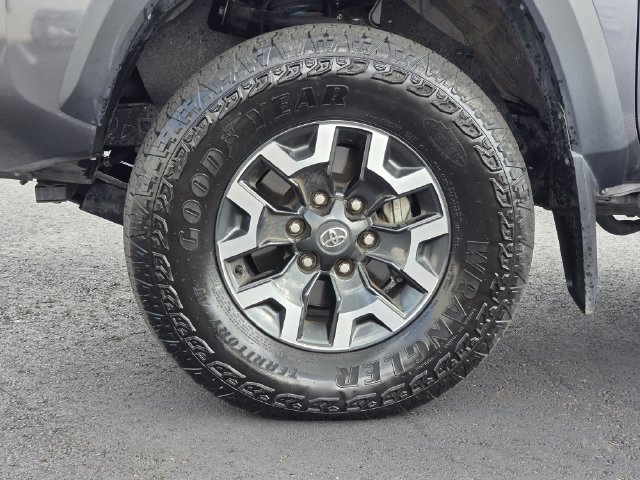 Used 2023 Toyota Tacoma TRD Off-Road w/ Technology Package AWD/4WD image 29