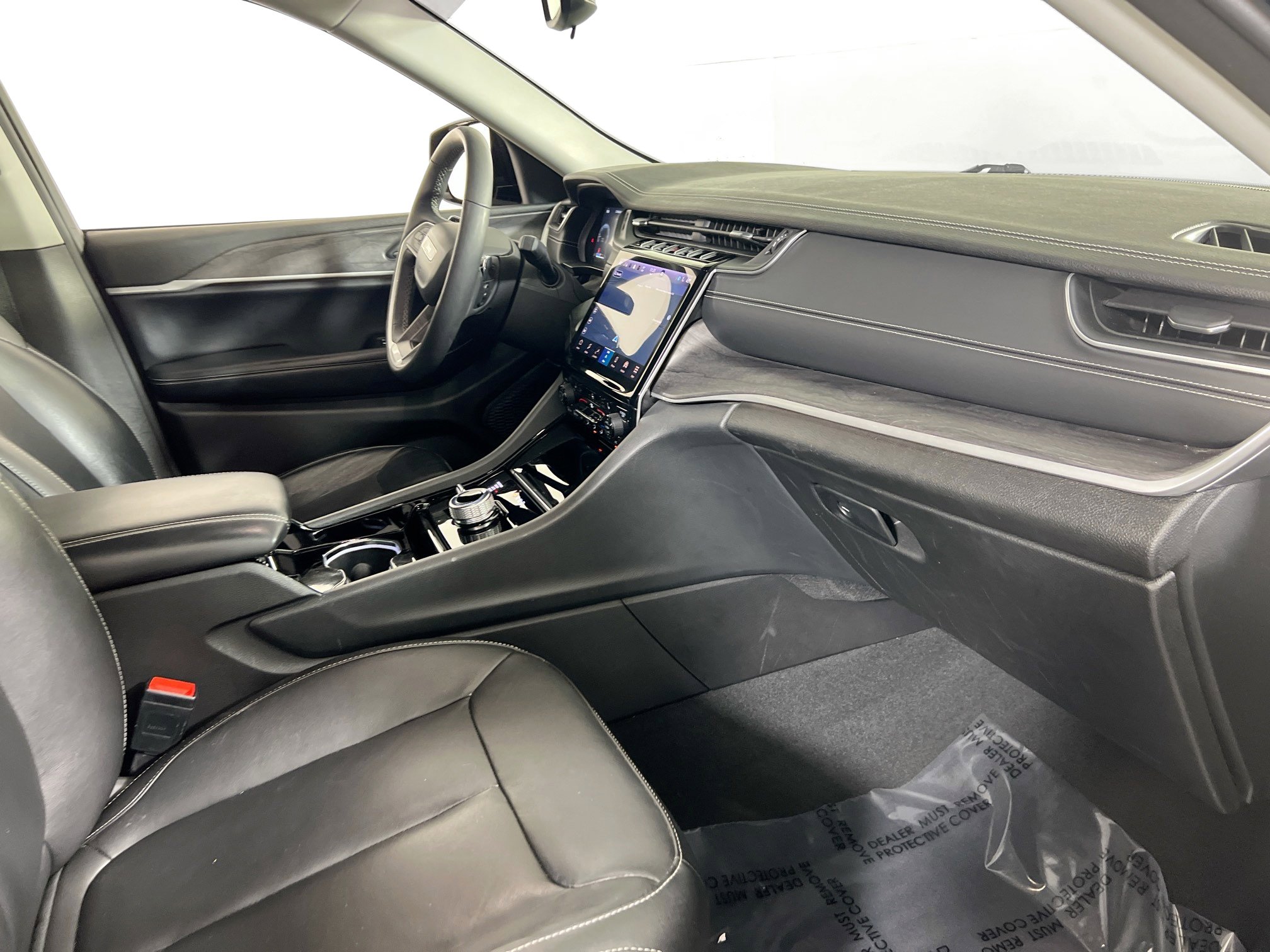 Used 2023 Jeep Grand Cherokee Limited w/ Black Appearance Package image 28