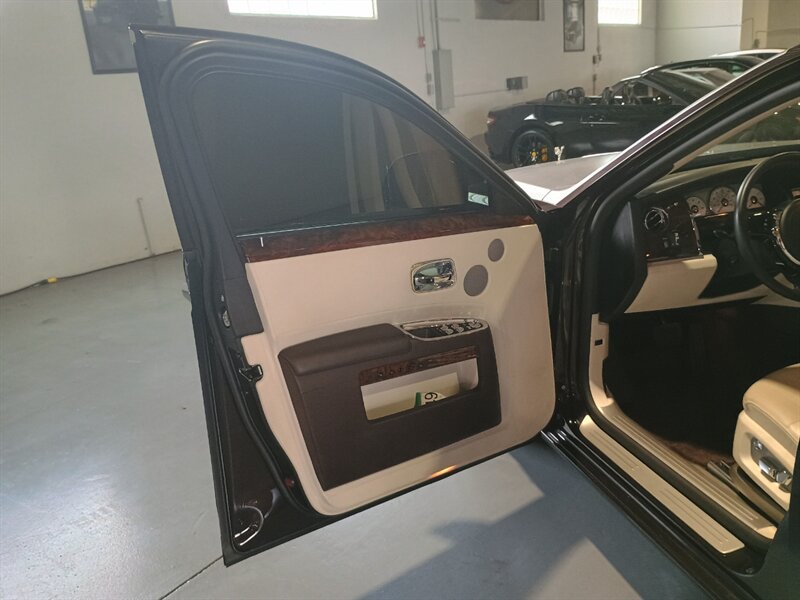 Used 2013 Rolls-Royce Ghost RWD image 15