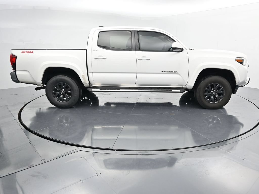 Used 2020 Toyota Tacoma SR5 AWD/4WD image 9