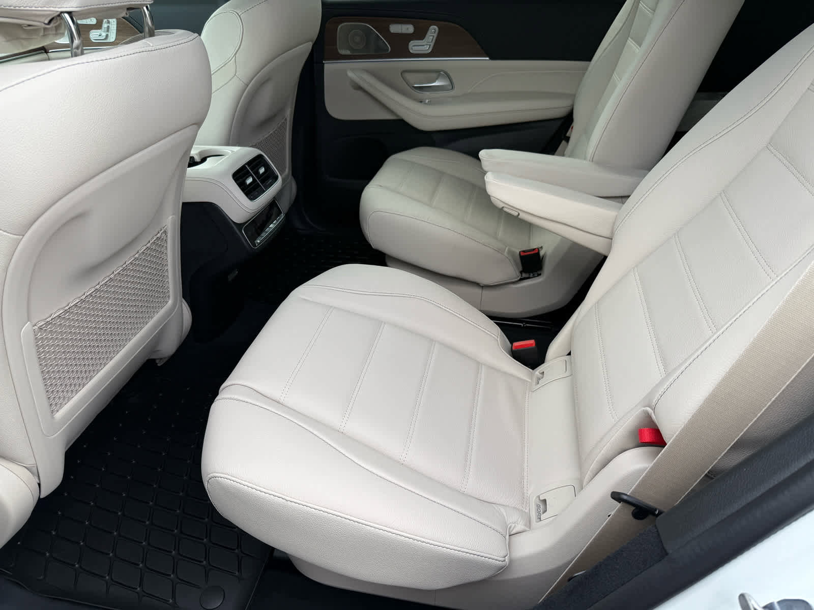 New 2026 Mercedes-Benz GLS 580 4MATIC image 11