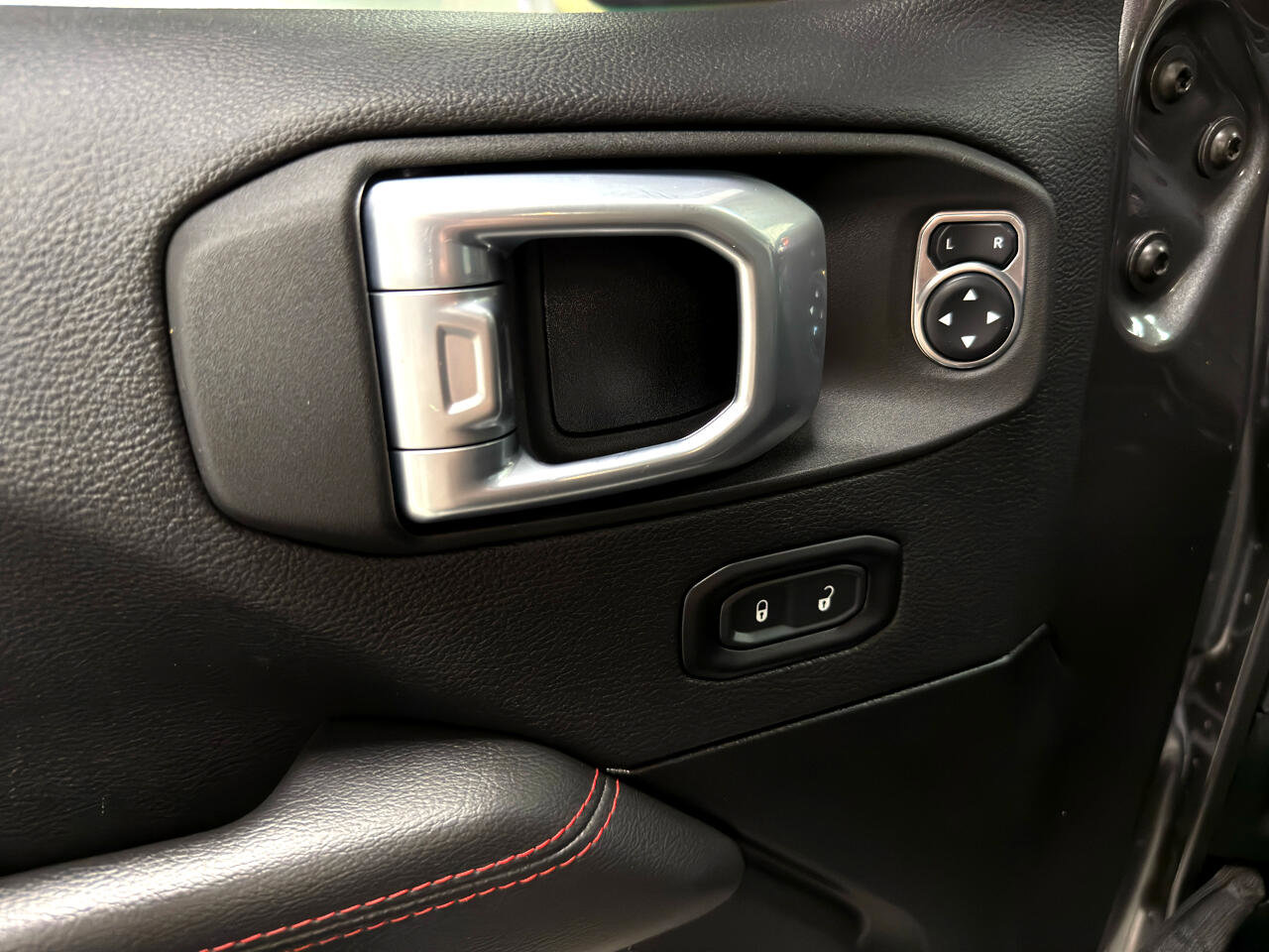 Used 2021 Jeep Gladiator Rubicon AWD/4WD image 15