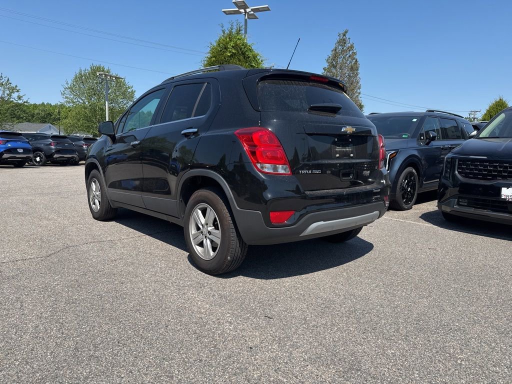 Used 2020 Chevrolet Trax LT w/ LT Convenience Package AWD/4WD image 3