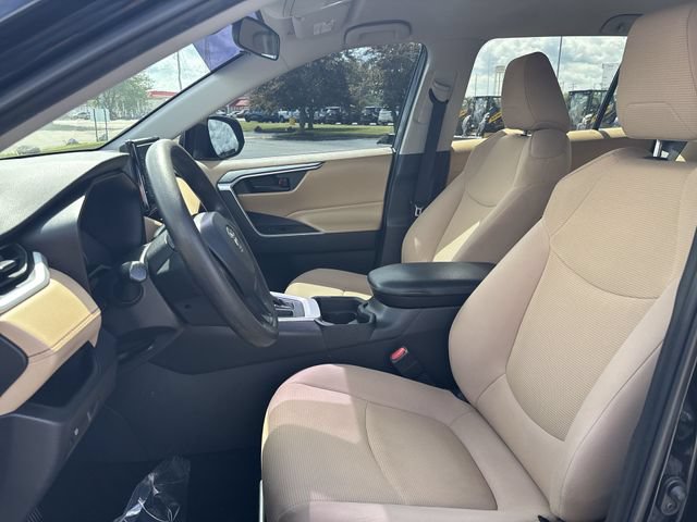 Used 2019 Toyota RAV4 LE FWD image 19