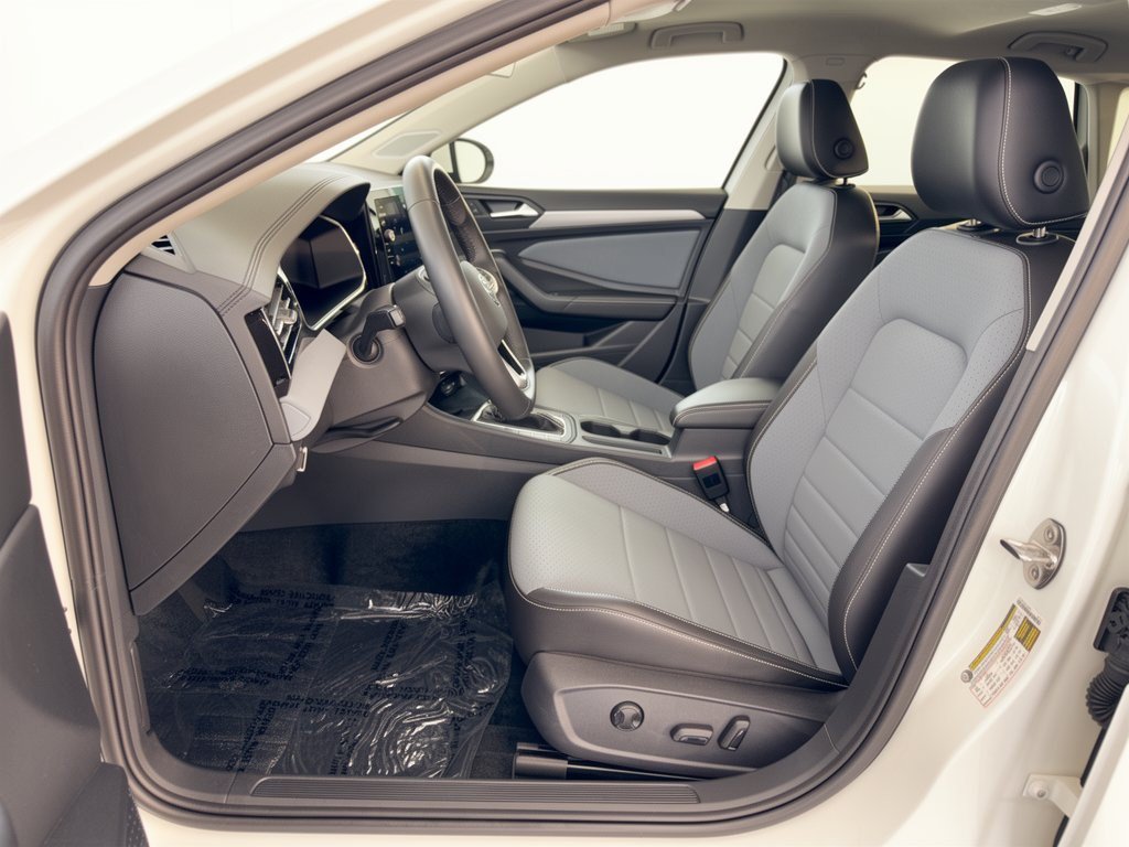 Used 2026 Volkswagen Jetta SE FWD image 5