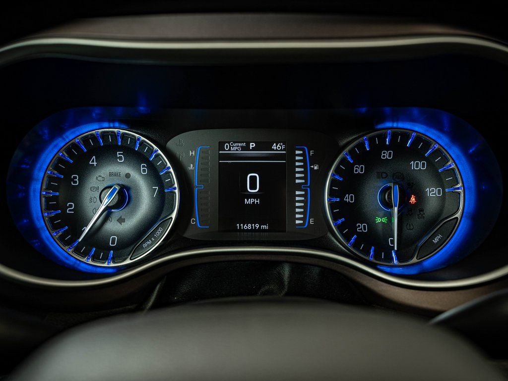 Used 2019 Chrysler Pacifica Touring-L image 25