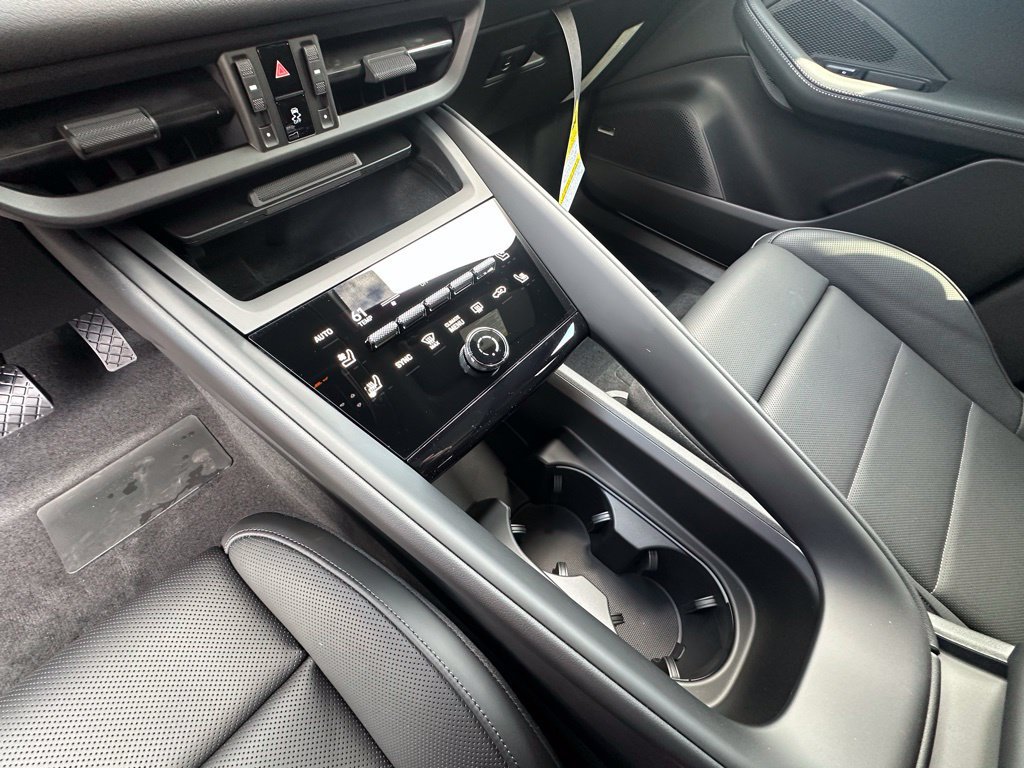 Used 2026 Porsche Macan Electric RWD image 29