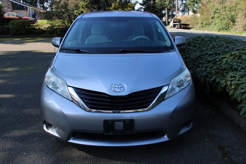 Used 2011 Toyota Sienna LE image 10