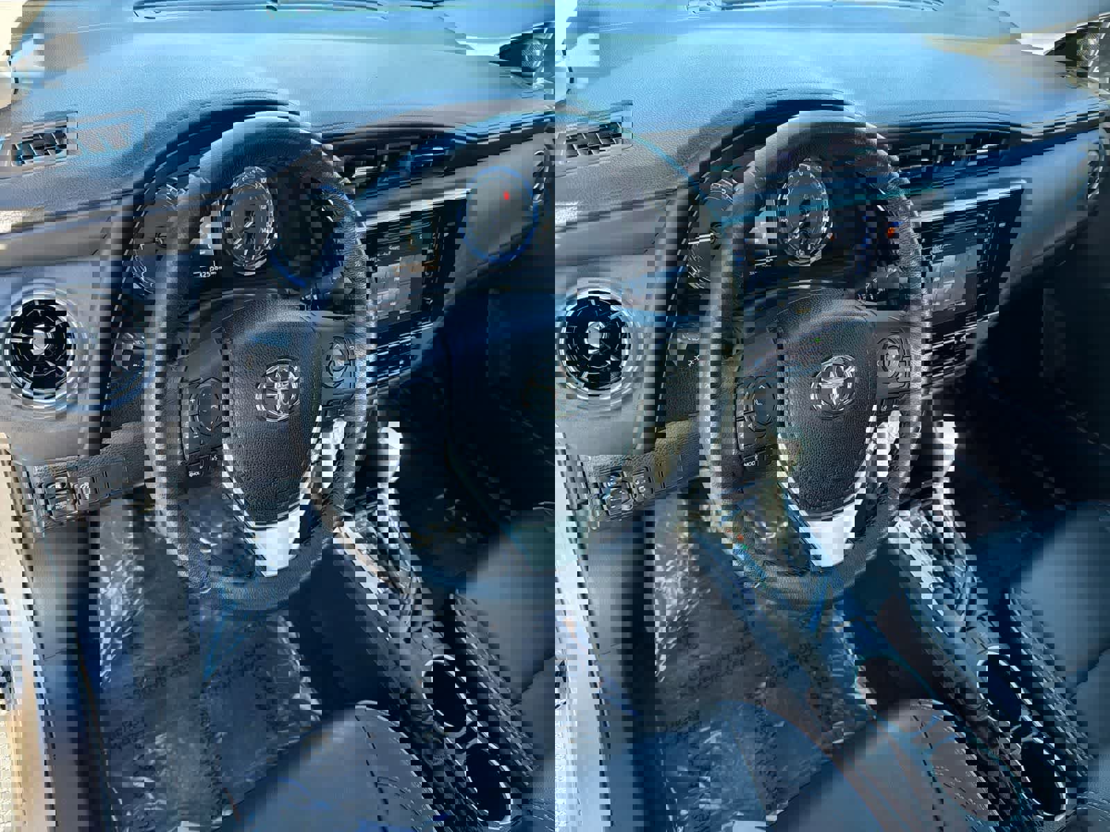 Used 2019 Toyota Corolla XLE image 10